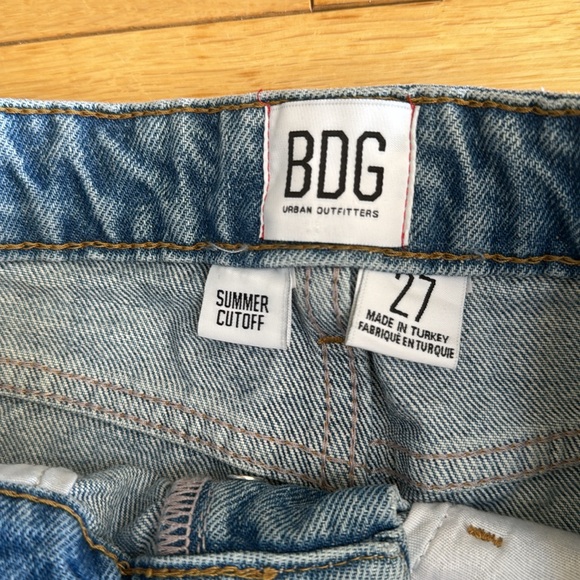 BDG Summer Cut Off denim shorts - 27 - Picture 3 of 3